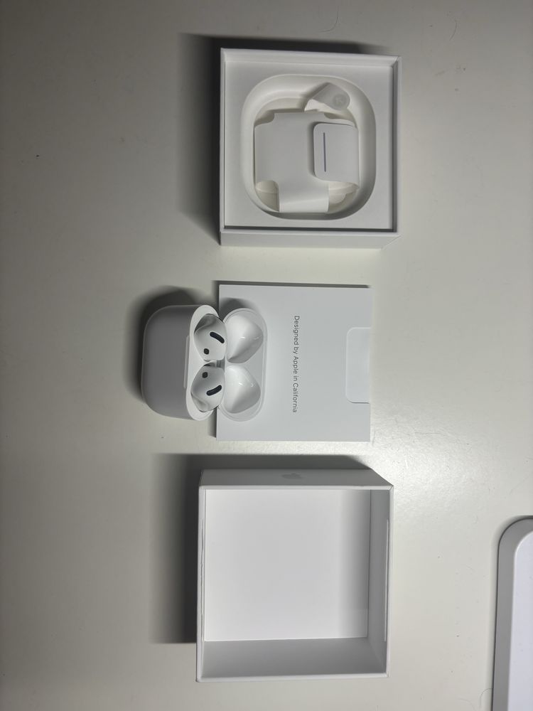 AirPods 4 com Cancelamento Ruido - Como novos