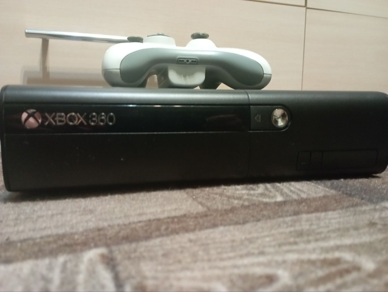 Игровая приставка Xbox 360 E/320GB