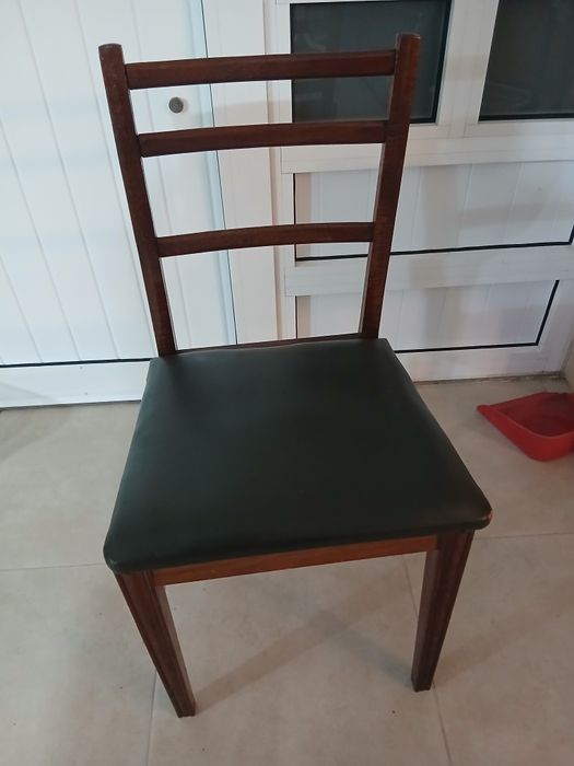 Cadeira em madeira
