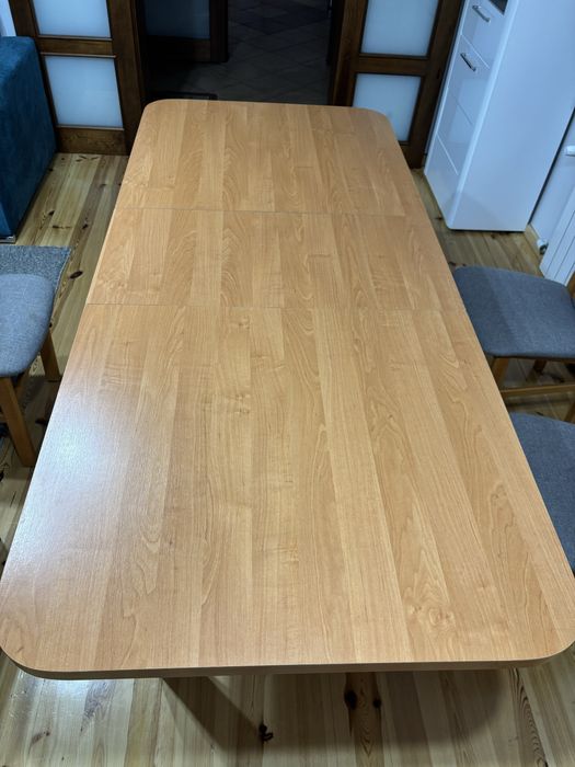 Stół z 8 krzesłami