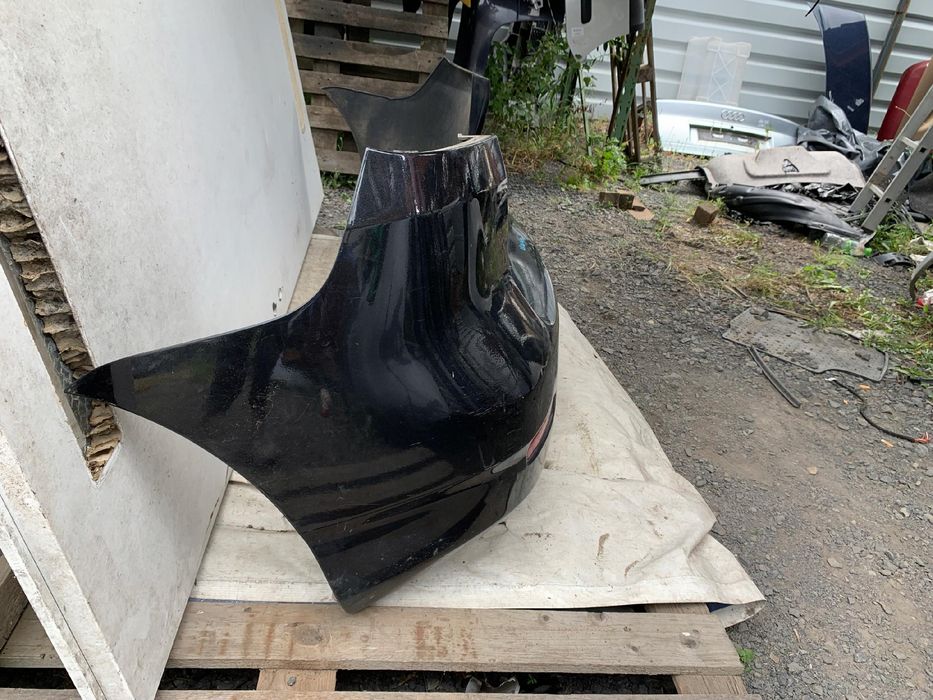 toyota corolla verso zderzak tylny tył czarny