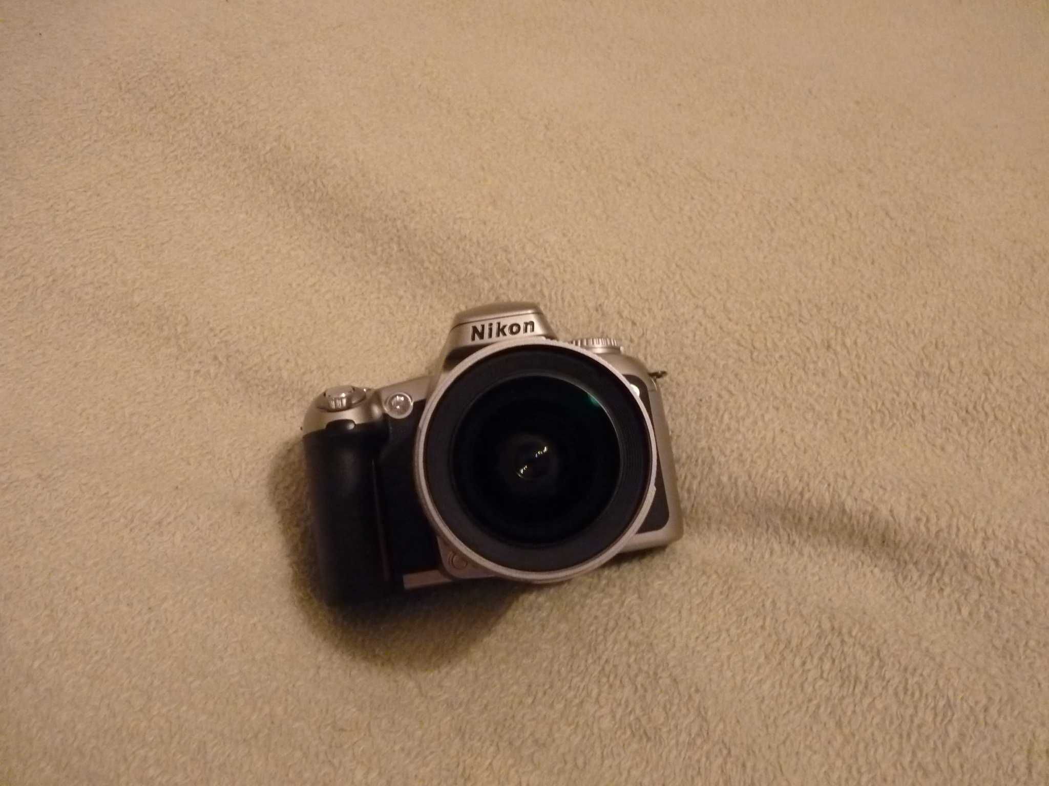 Analogowa lustrzanka Nikon F 75 w stanie jak nowa. Niespotykana okazja