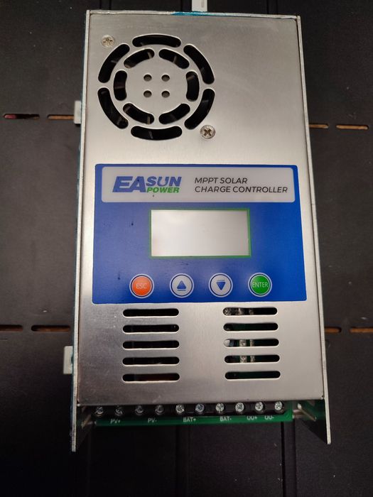 MPPT сонячний контроллер EAsun 6048