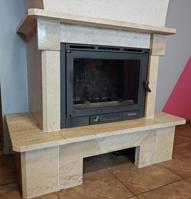 Wkład kominkowy z obudową z marmuru. Nordflam 24kW