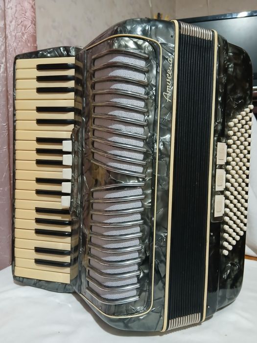 Німецький Акордеон/Аккордеон/ на 96 басів Amoretto