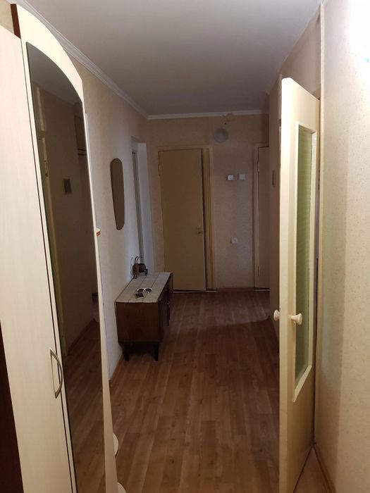 Продам велику 4-кімнатну квартиру в самому центрі