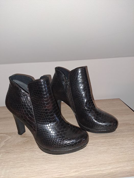 Buty na obcasie print węża nowe z metką