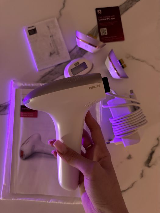Фотоепілятор PHILIPS Lumea IPL Hair Removal 7000