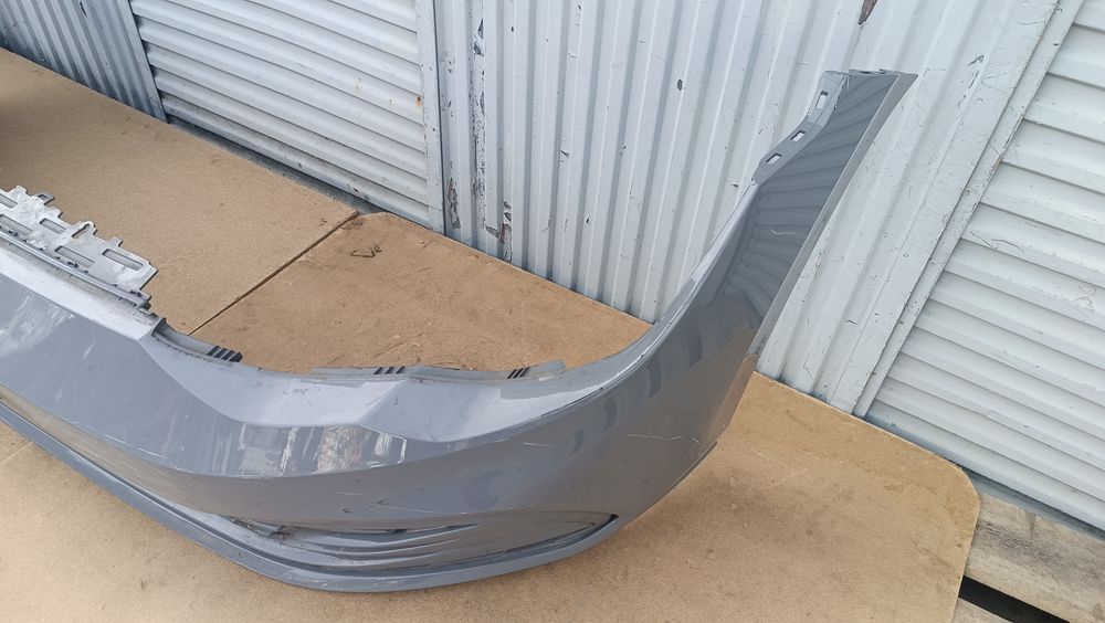 Vendo parachoque de frente VW golf 8 ano 2019/23