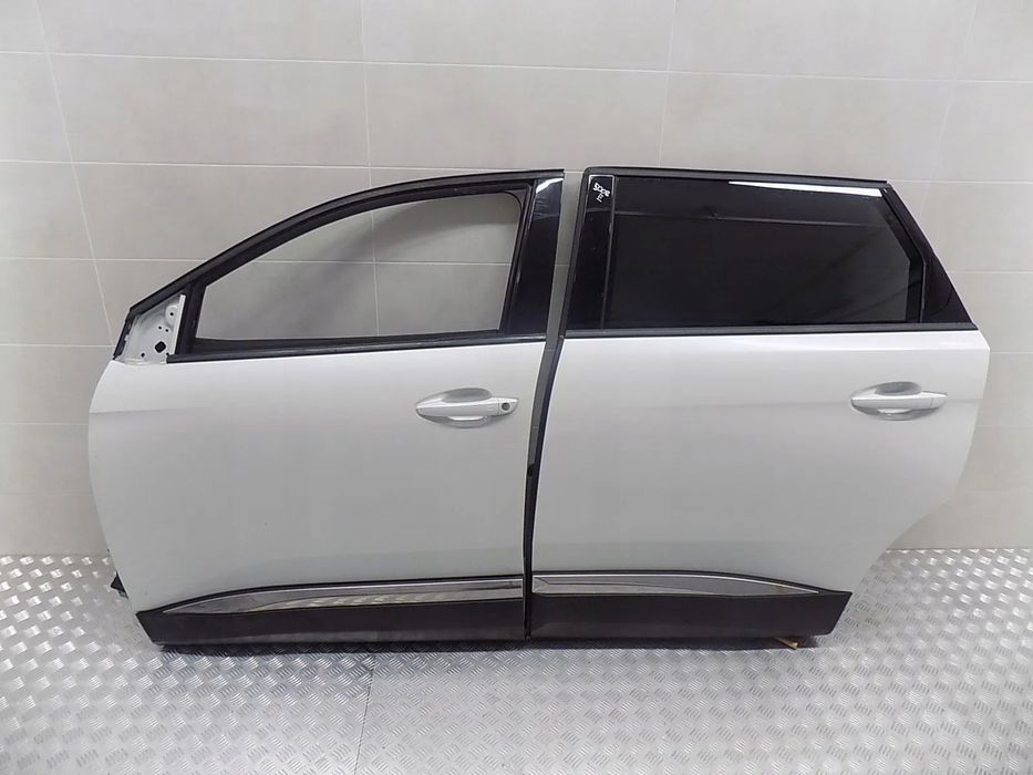 Porta Frente e tras esquerda Peugeot 3008 II