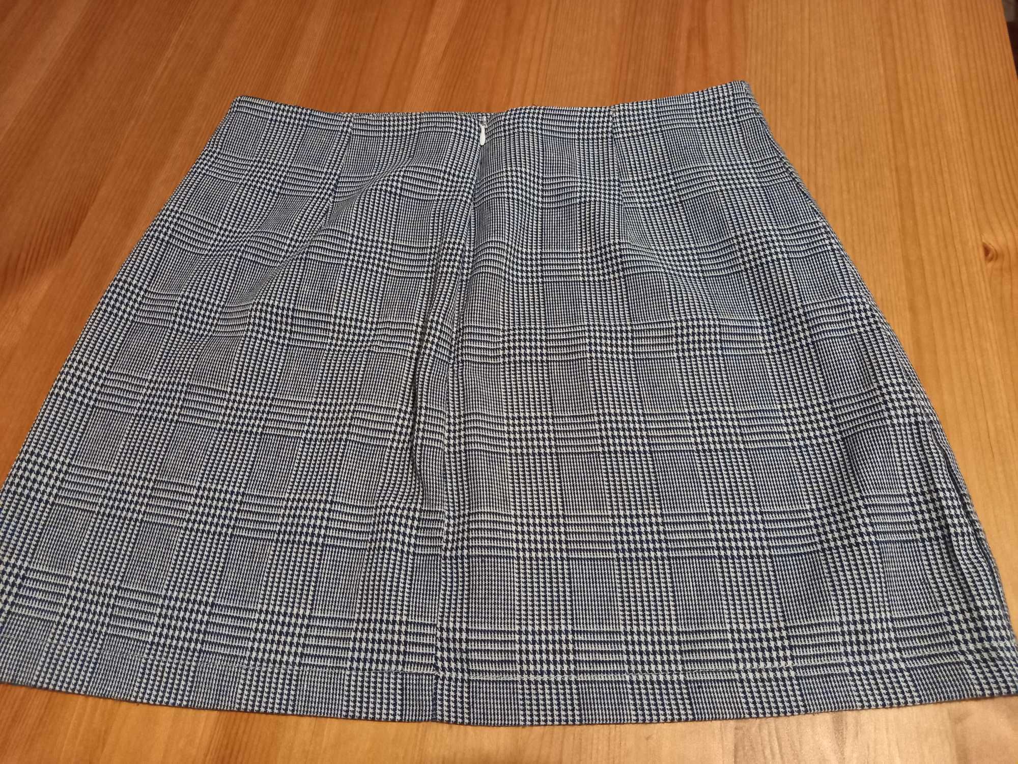 Mini saia padrão quadrados cinza e branco