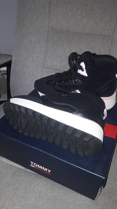 Tommy Hilfiger нові теплі кросівки/хайтопи 38 р