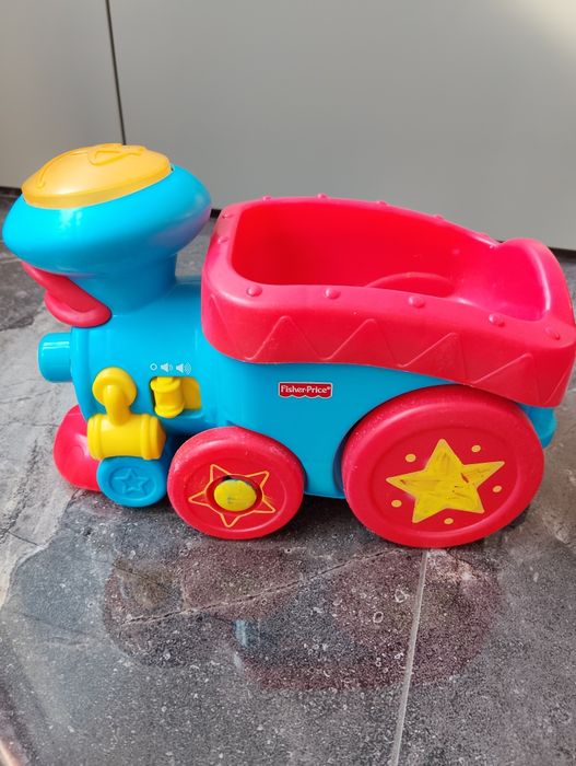 Паравозик fisher-price(музичний на батерейках)