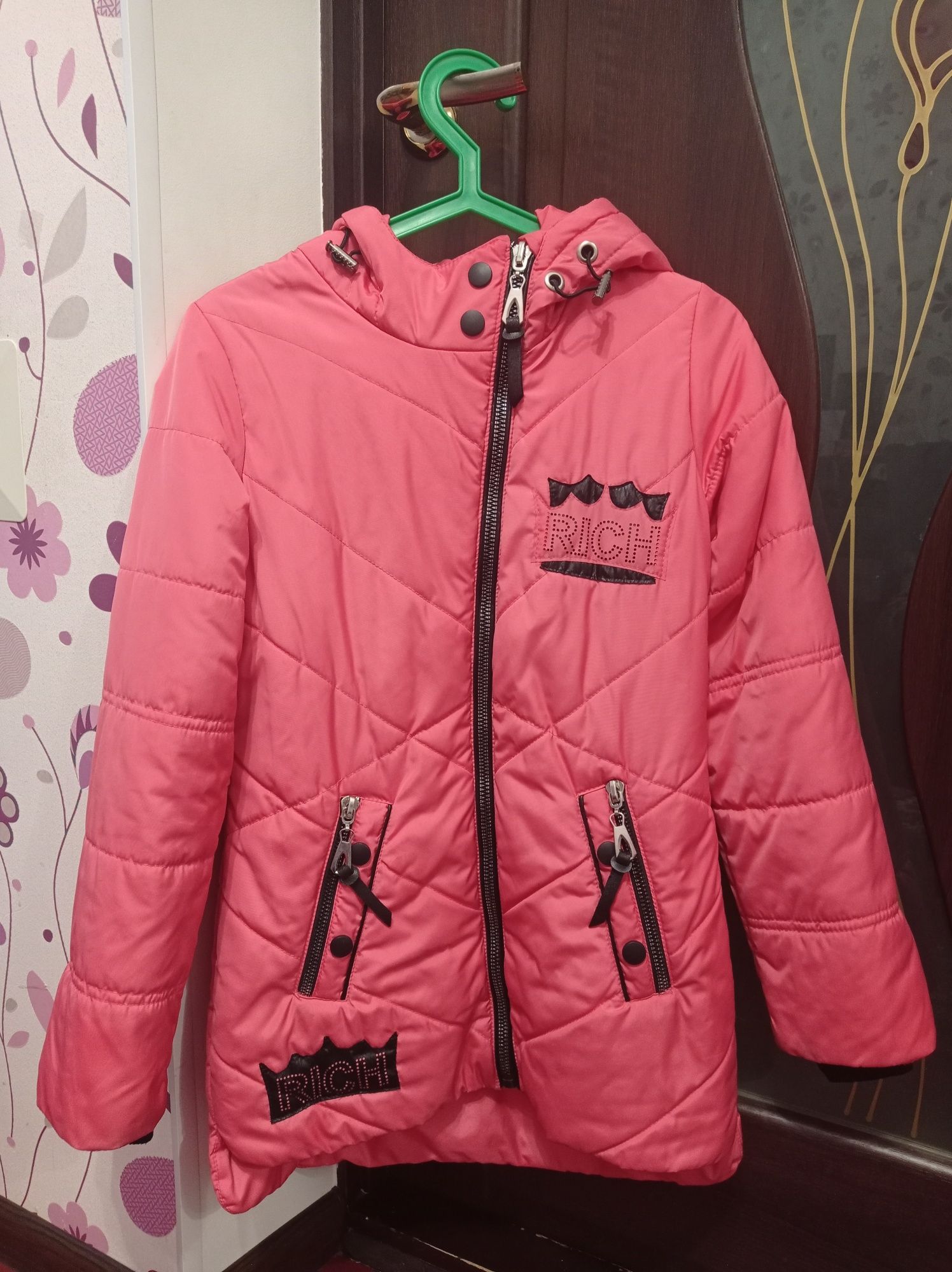 Демисезонная курточка для девочки на 9 -11 лет( 44 размер)