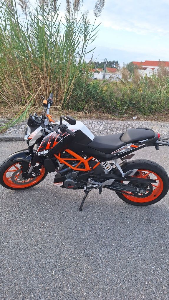Ktm Duke 390 de 2016 muito estimada.