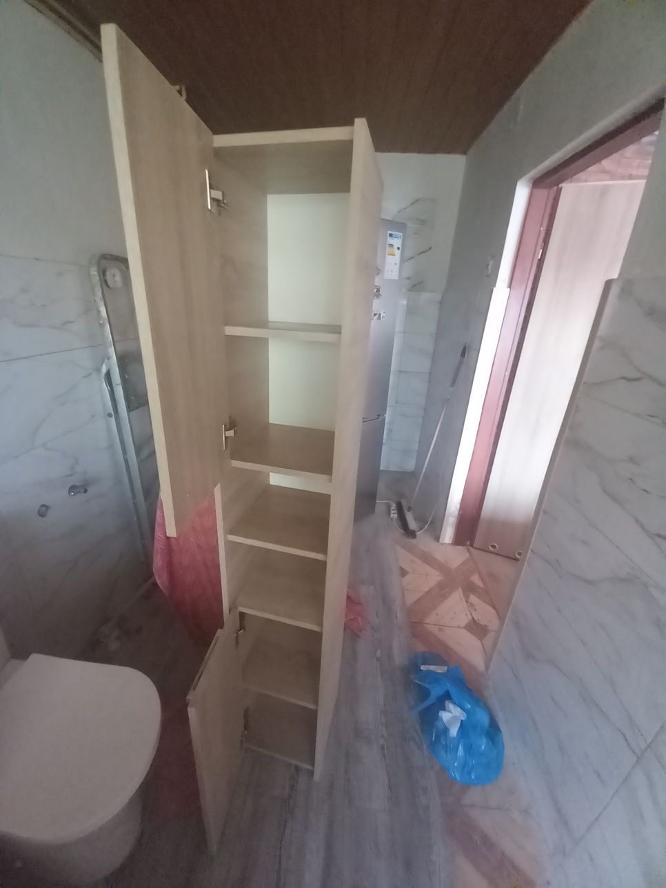 Szafka łazienkowa z lustrem + slupek