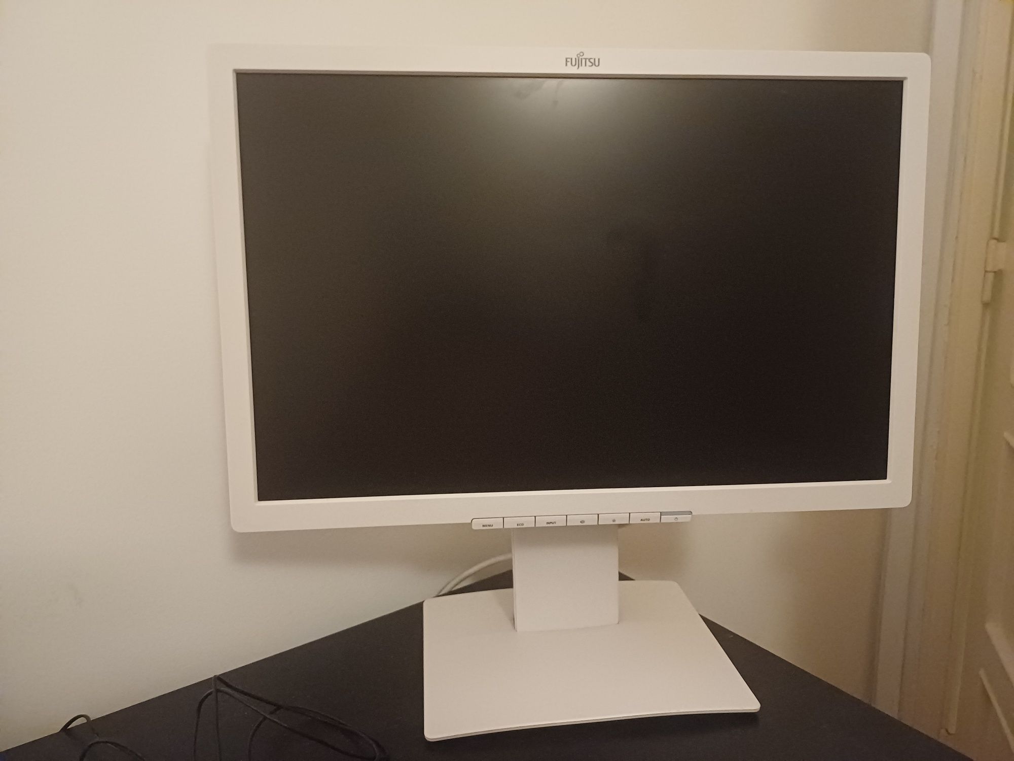 Monitor Fujitsu B22W-7 LED de 22" (S26361-K1472-V140) usado
