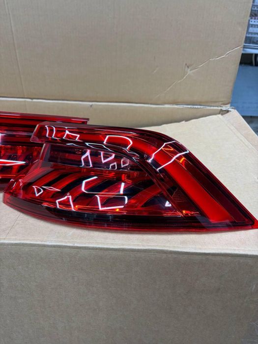 Задние фары AUDI Q8