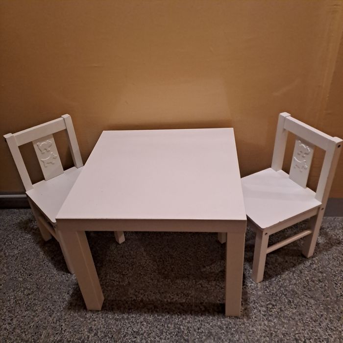 Stolik i 2 krzesełka dla dzieci