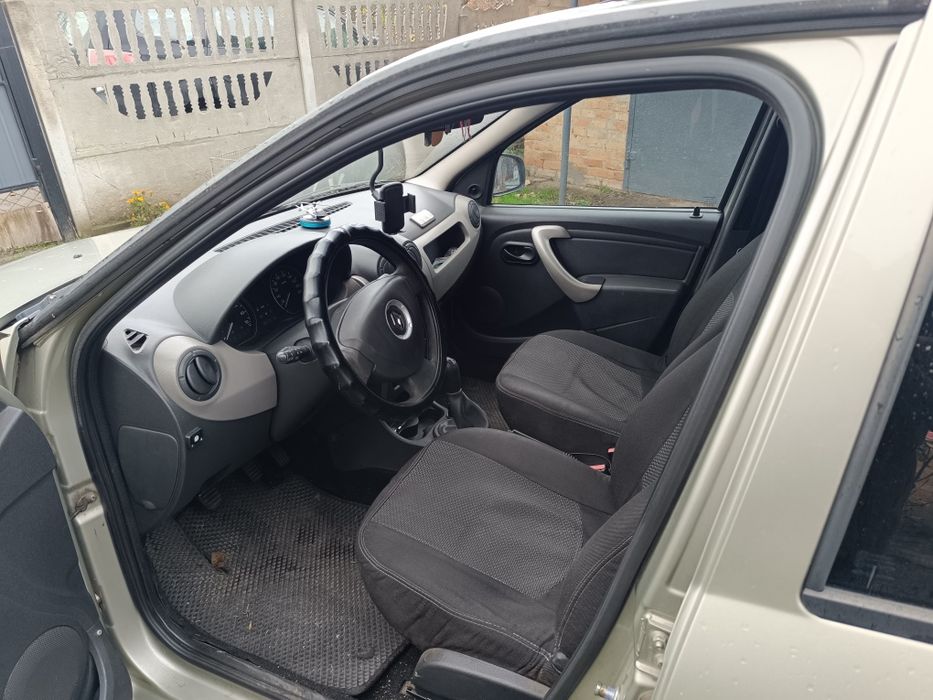 Рено логан 2011р