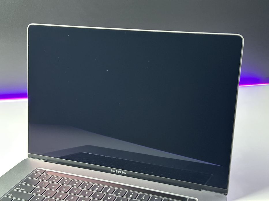 Laptop Apple MacBook Pro 16 A2141 | i9-9880H / 64GB / 1TB / Radeon /US