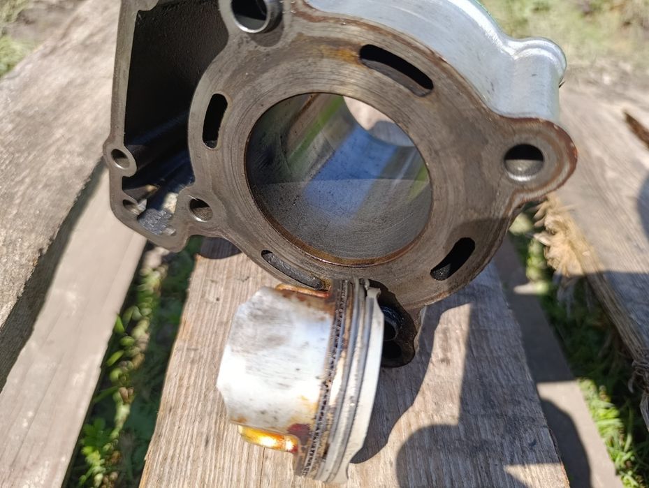 Cylinder Aprilia SX 125 18 – 21 r z tłokiem tuleja silnika części A4