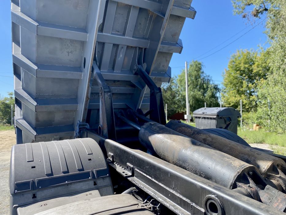 Надійність і сила в одному авто — самосвал самоскид Iveco Stralis 2006