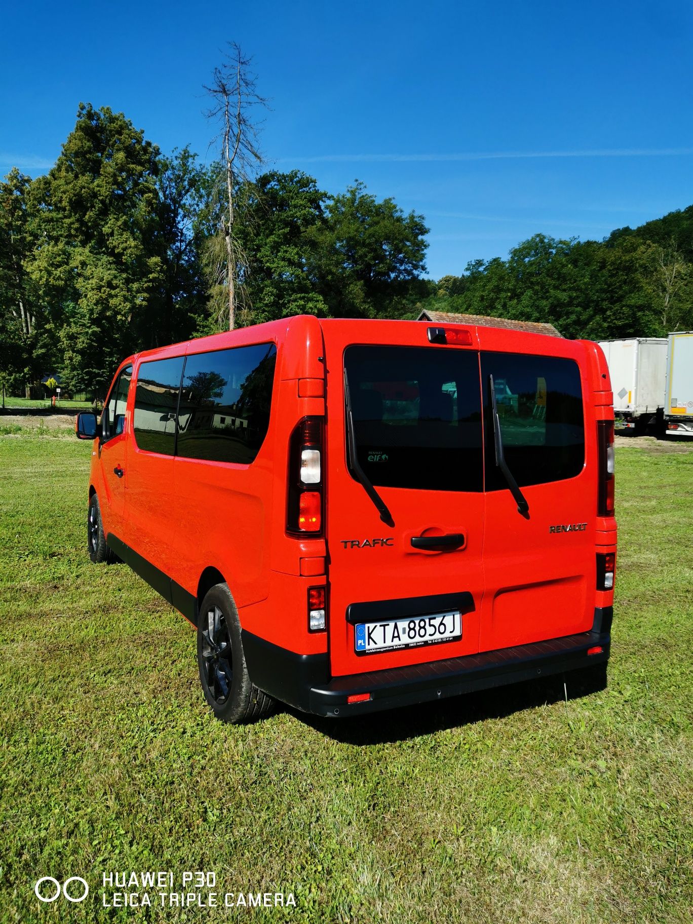 Wynajem busa 9-osobowy Trafic - Long