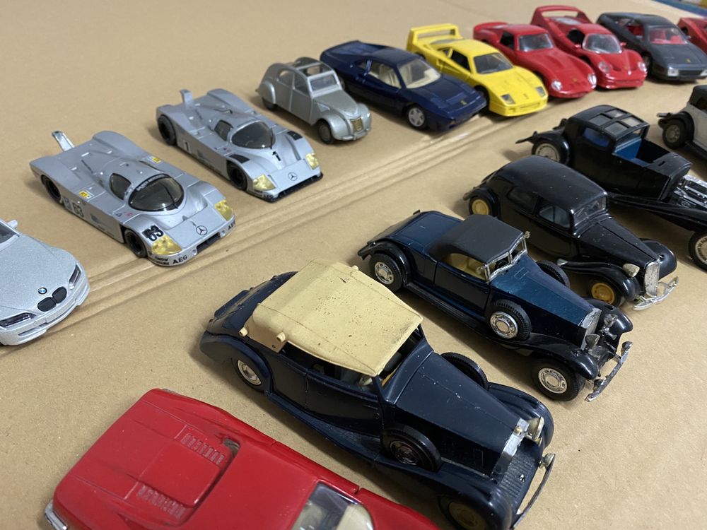 Carros miniatura de coleção