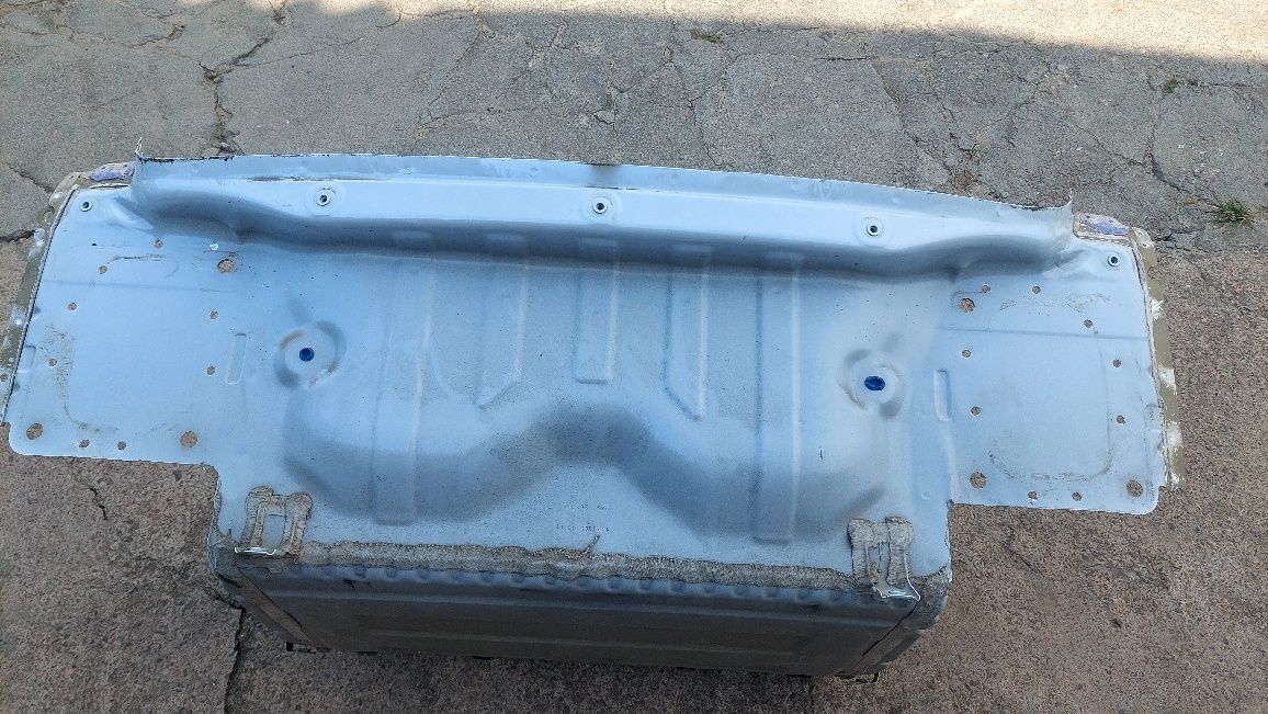 Задня панель Tesla model 3
