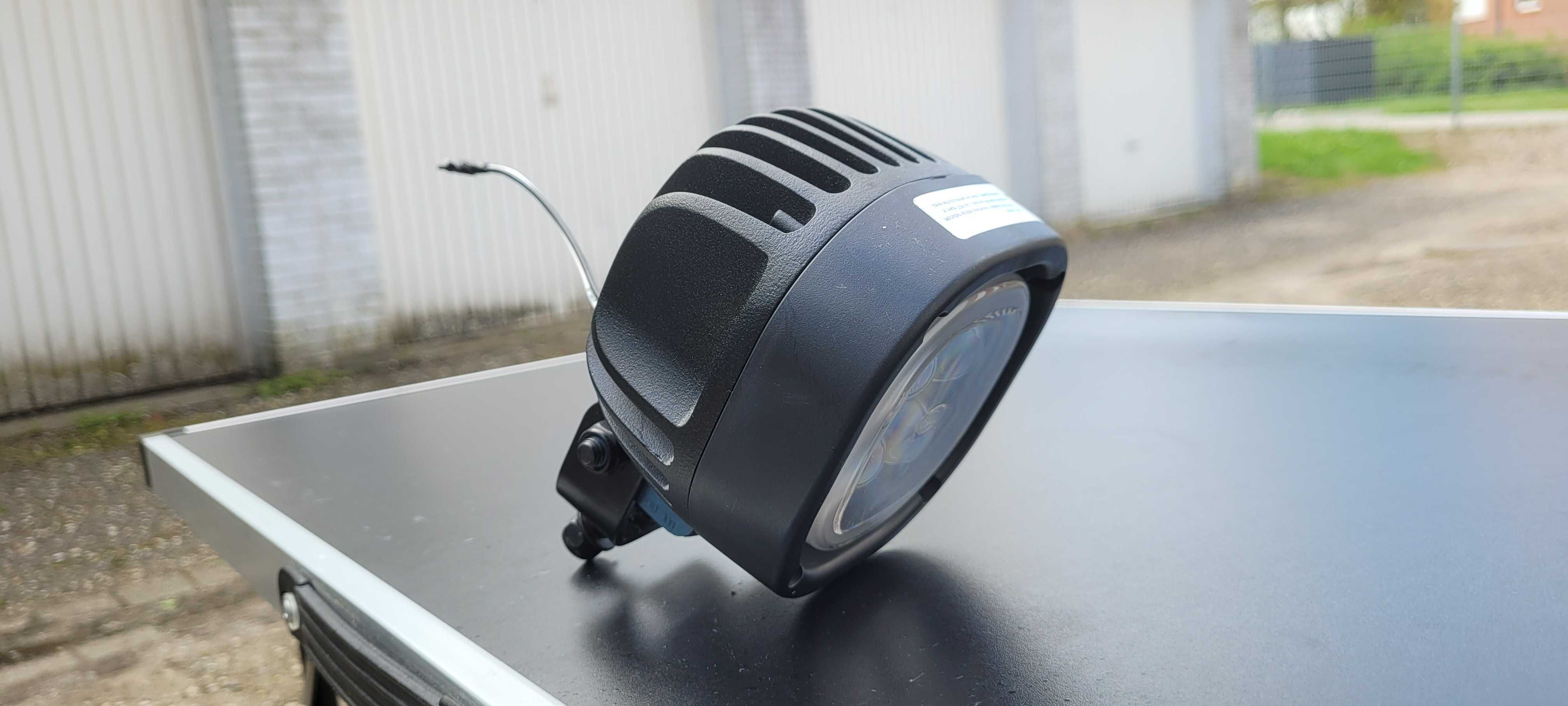 Lampa robocza LED TYRI z soczewką Blue Point   Model 1010BP 12–48 V,