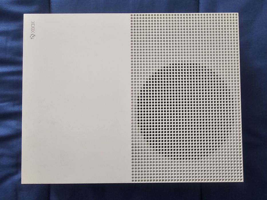 XBox One S 500 GB
Sem comandos, nem jogos... 
Sem comandos, nem jogos