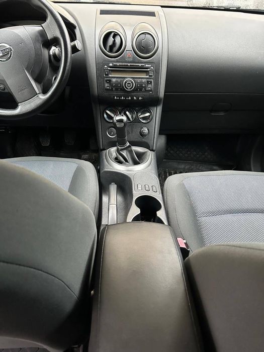 Продам Nissan Qashqai black 2008
