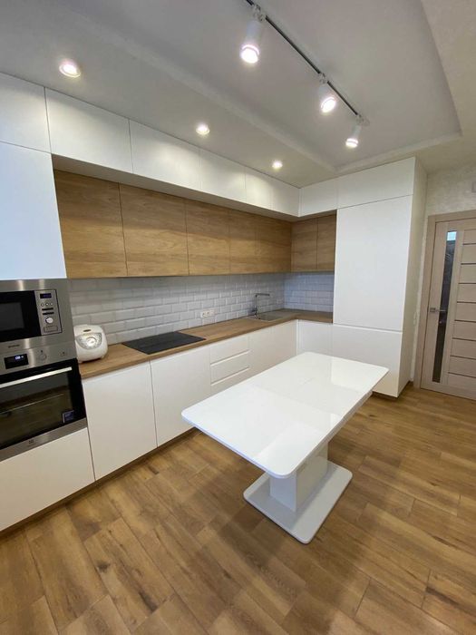 У продажу 2 кімн. квартира на вул. Зернова, 47.