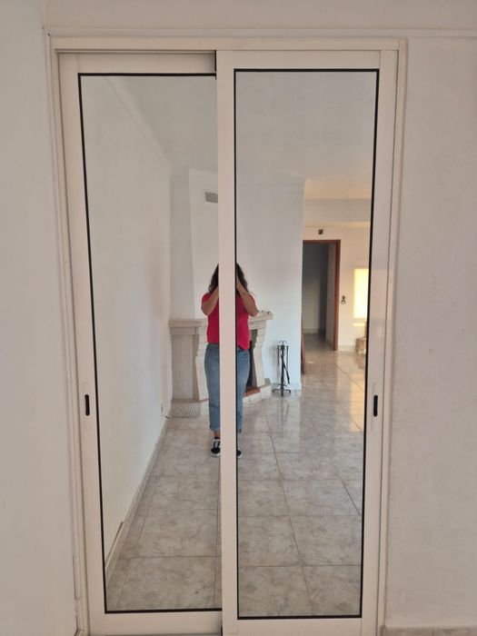 Porta de correr com espelho