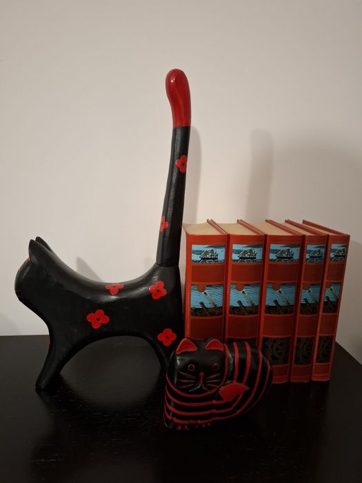 2 gatos de madeira decoração