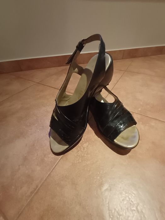 sandały czarne, wewnątrz skóra naturalna, r. 38, stan dobry