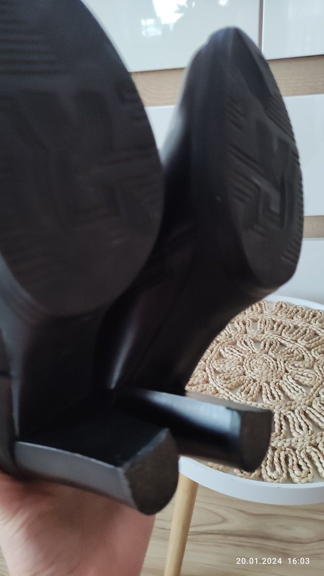 Czarne botki damskie  r 40