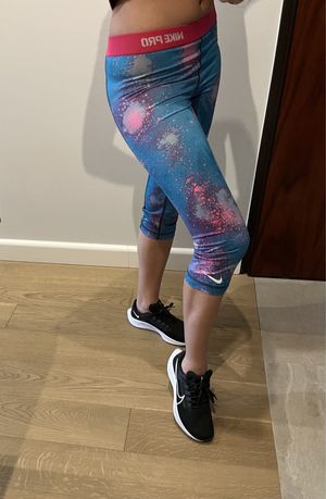 Kolorowe legginsy Nike Pro