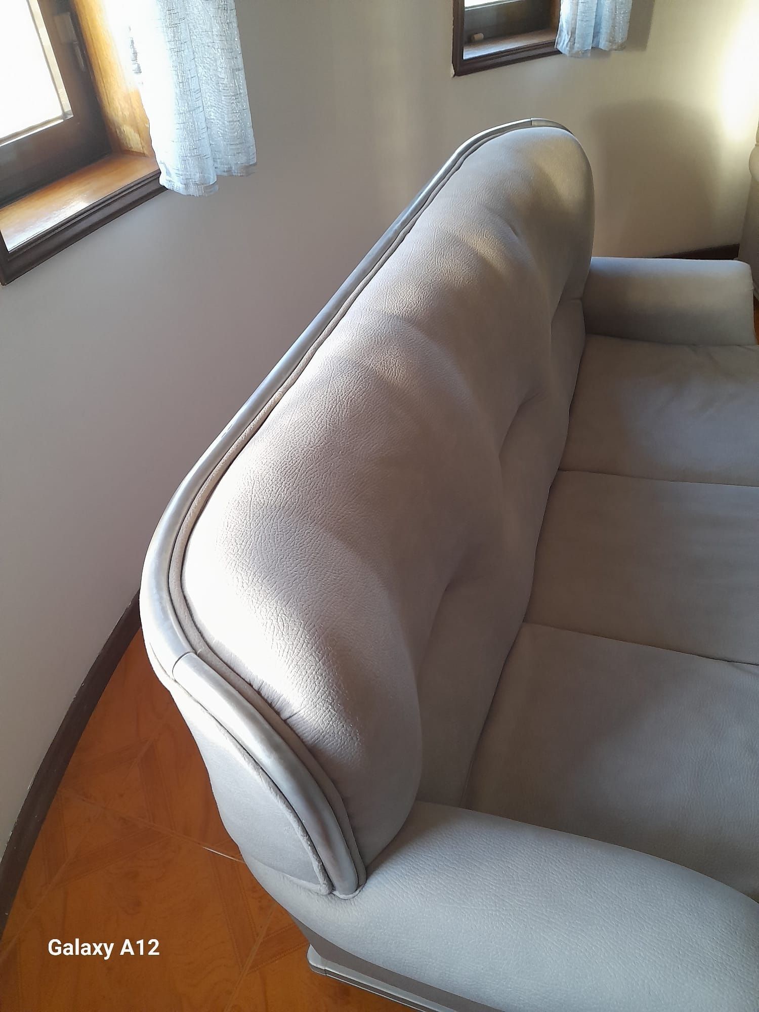 Sofá cama estilo antigo cinza