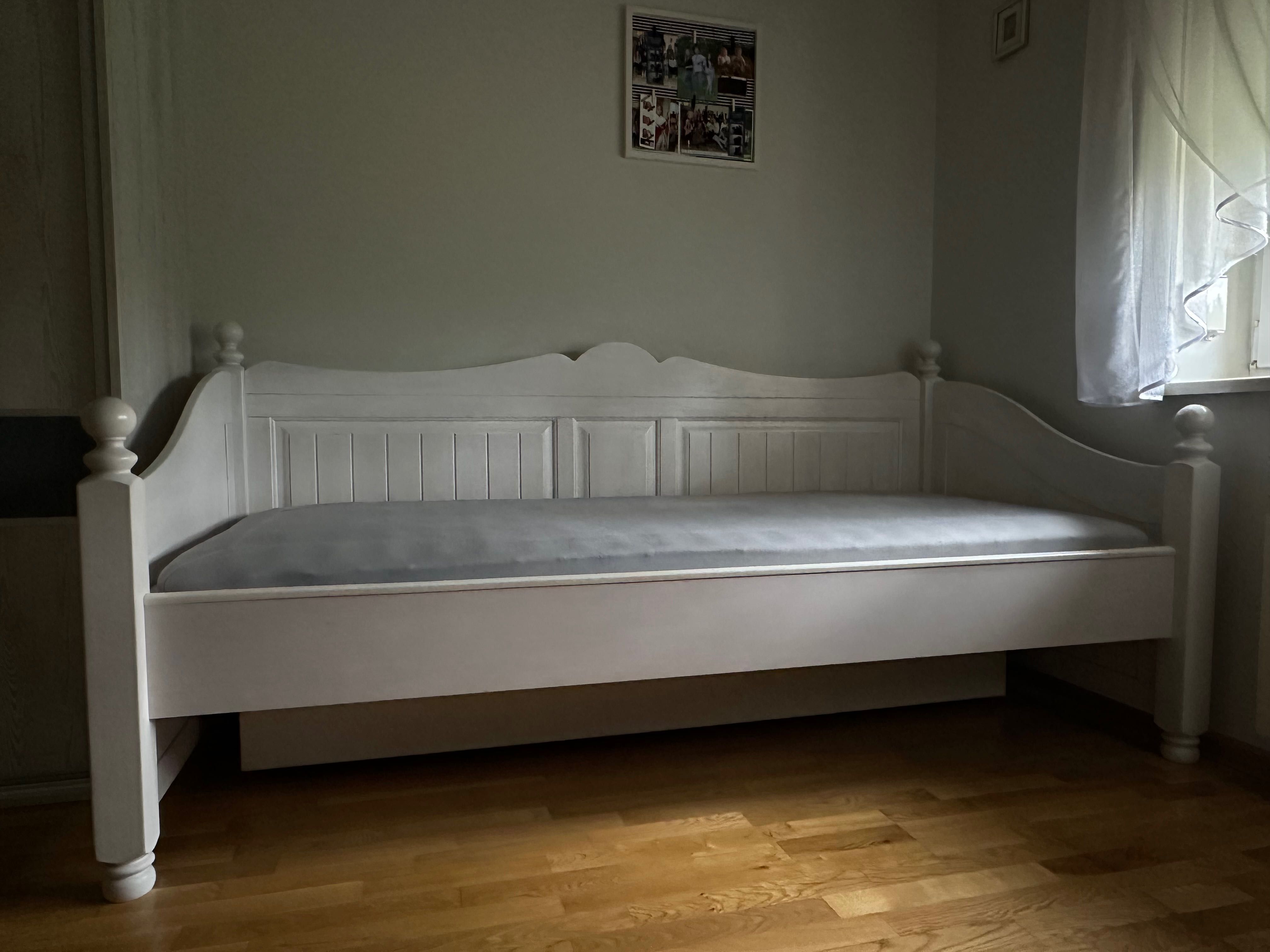 Drewniane białe łóżko IKEA+materac IKEA+szuflada