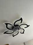 Lampa z wiatrakiem