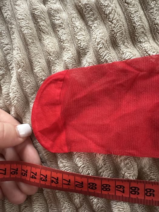 Червоні панчохи з мереживом