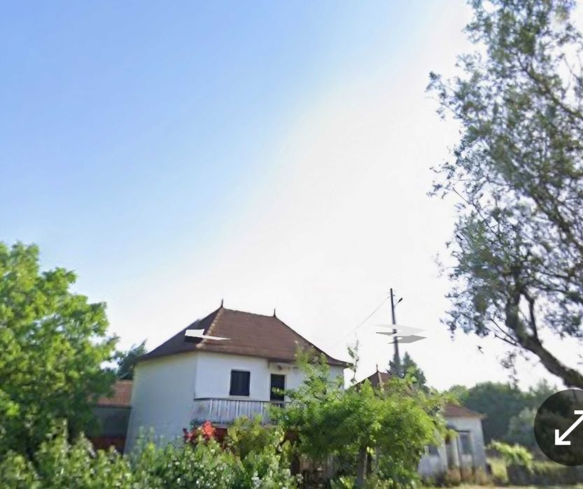 T /1 com casa de banho e sala.
Em Ramalhais 10 minutos da cidade