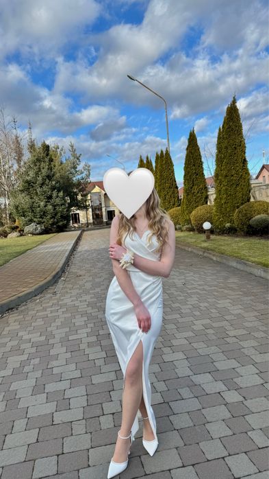 Біла сукня , s-розміру