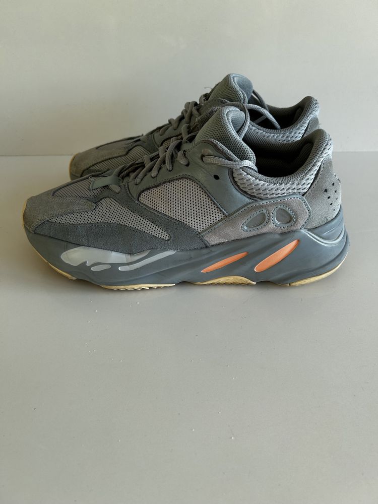 Yeezy boost 700 Inertia size 43 com caixa original preço negociável