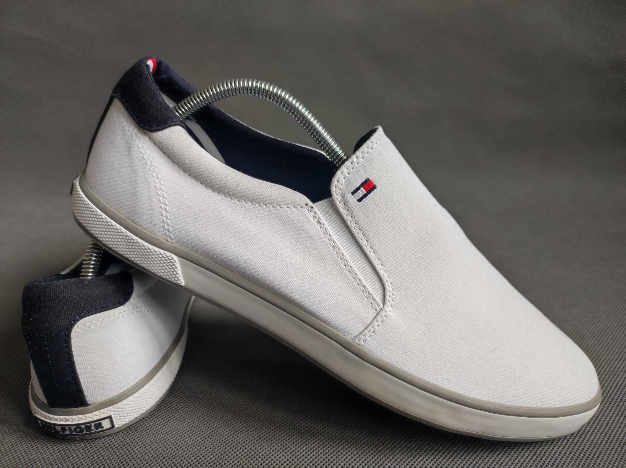 - TOMMY HILFIGER Iconic Slip On Sneaker - Tenisówki r. 42