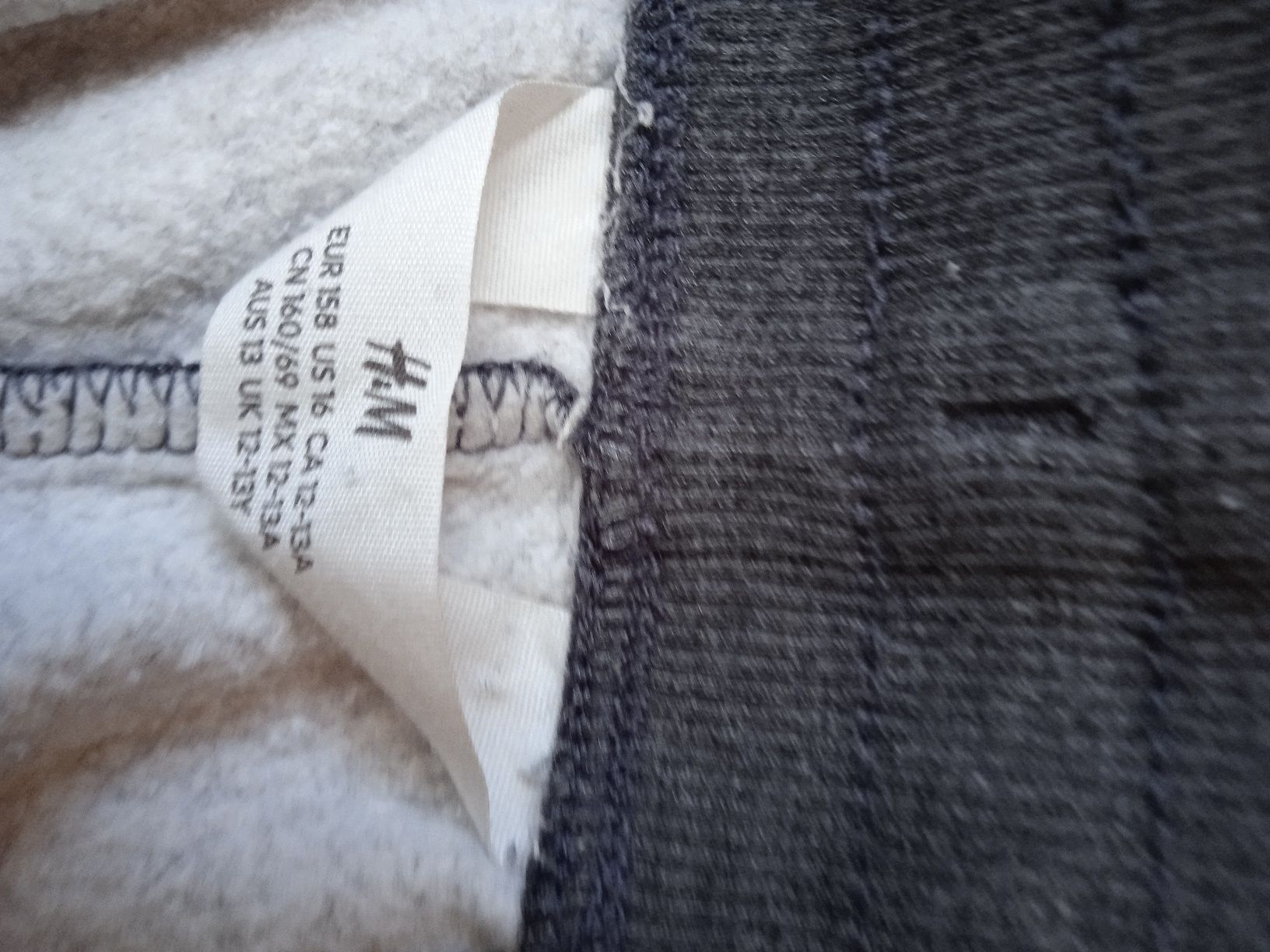 Szare spodnie dresowe H&M 158