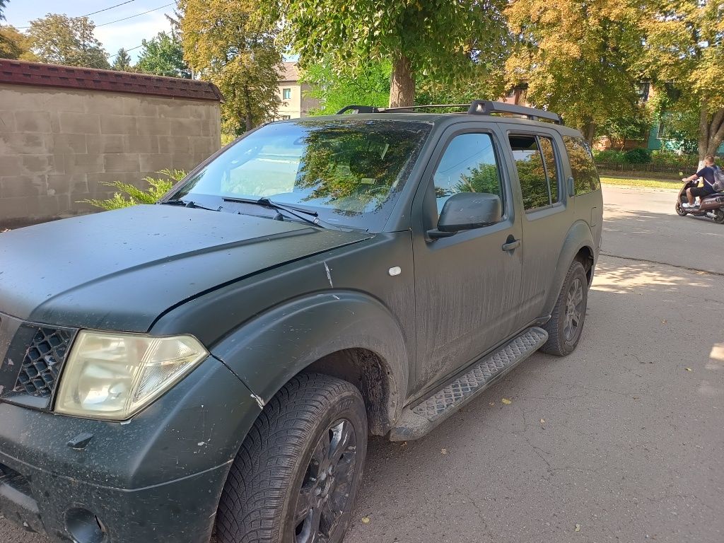 Ніссан Pathfinder