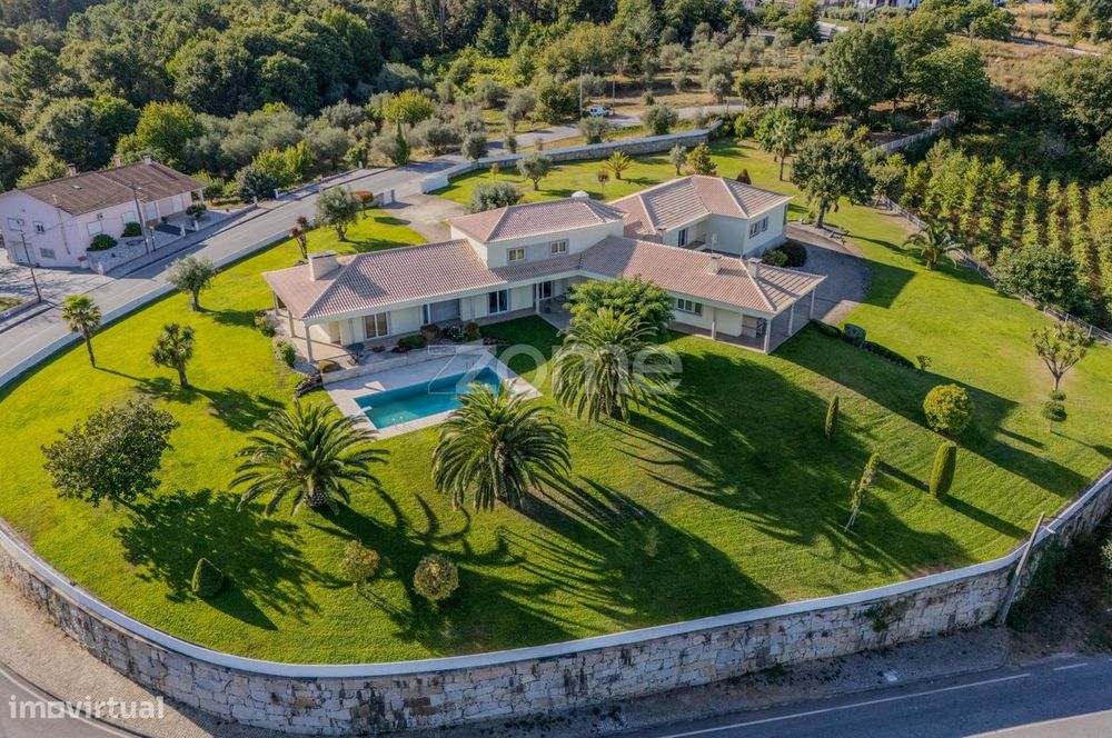 Moradia de Luxo T5+1 em Cavernães, Viseu